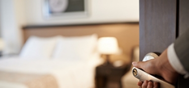 Γιατί σε μας